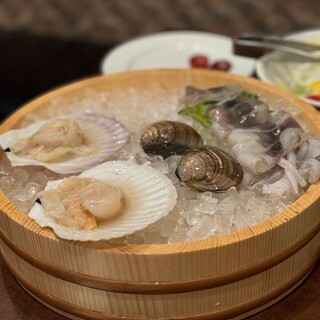 地元漁港の新鮮魚介と松葉ガニ◆鳥取の恵みを味わう