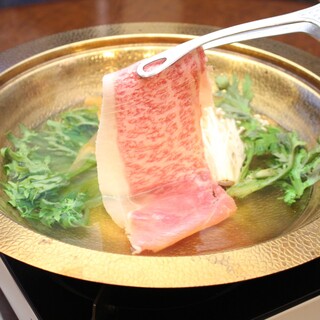 多彩な楽しみ方◆万葉牛のしゃぶしゃぶ＆すき焼きを堪能