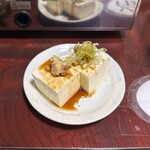 ドライブイン富士 - 定食には冷奴付き