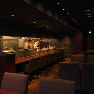 【普段使い～接待・デートまで】幅広い使い勝手の良さも魅力。