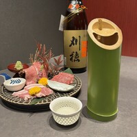 焼肉会席 ともじ - 焼肉3種盛り 
                    ・山形牛特選カルビ
                    ・山形牛ロース
                    ・ローズポークカルビ
                    日本酒に合わせて！
                    日本酒は竹筒に入れてくださりまた和の風情が増します