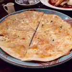Adatara Kou Gensora No Niwa - 蜂蜜をかける3種のチーズピザ