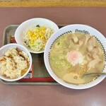 スガキヤ - 料理写真:特製ラーメン大盛りのAセット(五目ごはんとサラダ)