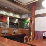 キッチン・オバサン - 広い店内を３人(?)でＯＰ