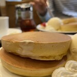 ルポーゼすぎ - ホットケーキは表面はカリッと中はふわふわで甘さは控えめだ