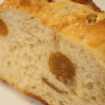 ブノワトン - レーズンの入ったハード系のパン