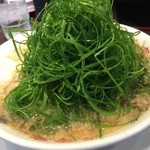 来来亭 - 数量限定の九条ねぎを乗せた葱ラーメン。