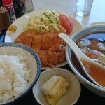 大つり食堂 - チキンカツとラーメンセット