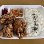 元祖からあげ本舗 マルタツ - 料理写真:創業からあげ弁当（唐揚げ3個）ごはん大盛り（270g）　　　¥916.-   カラッと揚がったジューシーな唐揚げは「マルタツ」さんならでは(^.^)  安定した美味しさです！