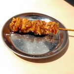 串とメシにはサケキタル - 博多鶏皮　209円