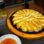 ぎょうざ登 - 料理写真:鉄なべ餃子