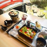 TERAカフェ 花美津姫 - 2026年春ばら御膳　ちらし寿司、鶏つみれ鍋、ちらし寿司、チキンロール、小鉢3種、味噌汁、デザート