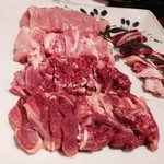 じどりや 穏座 - 鍋の淡海地鶏各部位