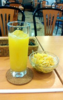 パーラーセンカ - オレンジジュース＆ミニサラダ
