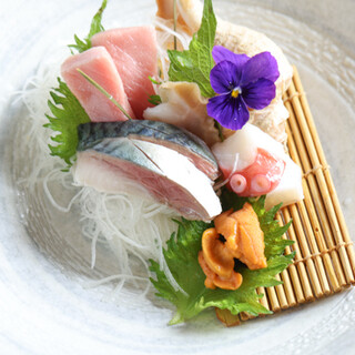 豊洲直送の鮮魚や、身体に優しい調味料にこだわっています◎