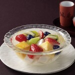 1．フルーツたっぷりの杏仁豆腐