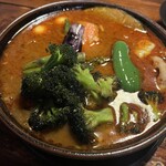 ラマイ - 料理写真:✅チキンスープカレー:3辛¥1.680
☑️エナック？ブロッコリー(アゲアゲ)¥260
☑️自家製ガーリックオイル¥50
　※スープ大盛り可能(無料)❗️
　※ご飯大盛り450g(無料)❗️