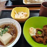 大衆食堂半田屋 - マカロニサラダ130円 いか揚げ190円 肉豆腐170円