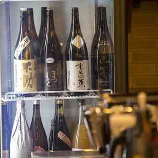 常時15種以上の日本酒をグラスで楽しめます♪