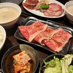 焼肉 GYUJIN - すき焼き風ロースランチ
