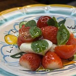 イタリアンバル センプリーチェ - イチゴのカプレーゼ