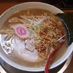 栄昇らーめん - 醤油とんこつ（700円）、大盛（＋50円）