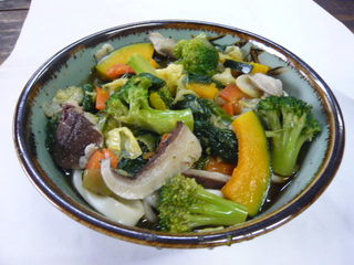 Nekko Shokudou - 野菜うどん・そば。14種類ほどのたっぷり野菜