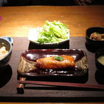 なっぱjuicy - 玄米と煮魚（ぶり）とおばんざいです