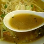 誠華 - 味噌玉ラーメンのスープ
