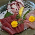 selection 3 kinds of sashimi (2-3 servings)