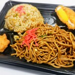 恵比寿おかず屋 - 料理写真:焼きそばチャーハン弁当398円が半額 