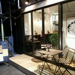 EARTH COLOR cafe&bal - 店の外観