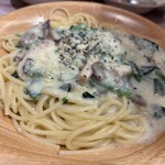 サイゼリヤ - きのことほうれん草のクリームスパゲッティ 600円