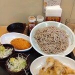 しぶそば - 料理写真:2枚もり、ちくわ天、コロッケ