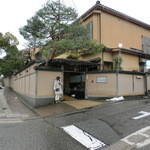 つる幸 - 外塀と入口