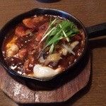 洋風居酒屋小さな厨房 - 煮込みチーズハンバーグ