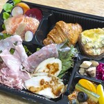 チライ - ワンプレートランチテイクアウト版（2,000円）。