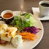 mitakikafe - ①茸とベーコンのベシャメルソース掛けオープンサンド②ベーコンエッグのチーズ載せオープンサンド③野菜サラダ④キャロットラペ⑤紫甘藍のマリネ⑥ポテトサラダ⑦ミネストローネのスープ
                お飲み物①HOT珈琲