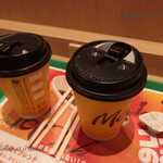 マクドナルド - ドリンク写真:カフェラテとコーヒー