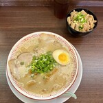 だるま大使 - だるまらーめん980円、もつマンマ小390円。