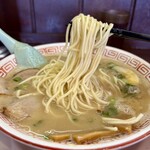 だるま大使 - 麺リフト。
