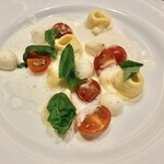 ACQUA E SOLE - トルテッリーニ カプレーゼ風(特注)