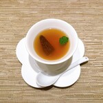 中国料理 礼華 四君子草 - アミガサダケと鶏肉の蒸しスープ