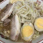 ラーメン二郎 - 料理写真:小（麺半分）950円+ネギ100円+煮玉子（サービス）
