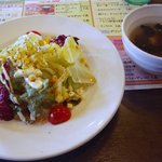 ピッツェリア - サラダ、スープ：パスタランチ　1,280円　