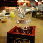 Robatakojirou - こぼれ日本酒。これでもかというくらいこぼしてくれます！