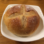 Boulangerie Calin - いちじくのパン 手のひらサイズです