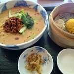 墨花居 - 自家製練り胡麻のピリ辛担々麺セット