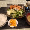 おかげでさかなの目玉 - こういう置き方だとキャベツメインに見えるけど、お店の人がこう置いたので私のせいではない