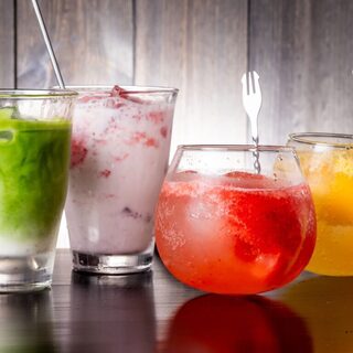 料理を彩るこだわりの一杯：厳選ドリンクラインナップ